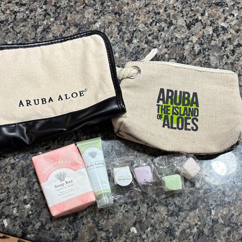 Aruba Aloe Travel Set with Pouches
